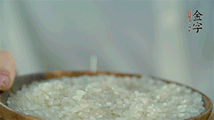 大米、糯米混合上電飯鍋蒸熟。