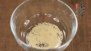 純牛奶溶解稀釋酵母。