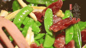 出鍋前加少許鹽調(diào)味就可以啦！