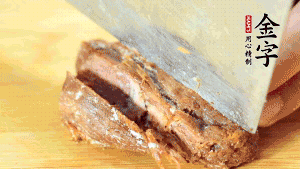 金字鹵牛肉切成小粒。