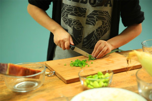 當然，如果你愛吃蔥，可以切點蔥花加入。