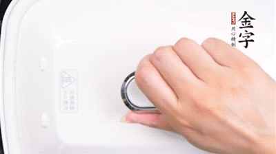 大火煮開后，再上鍋中火蒸20分鐘，出鍋后撒上蔥花。