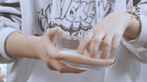 大米提前放浸泡1小時。