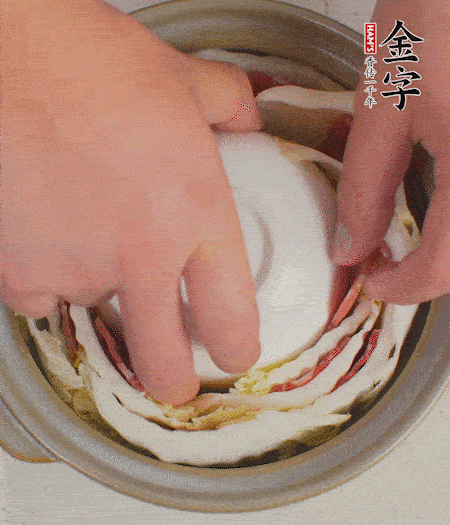 寬度剛好是鍋的高度?？垡粋€小碗更有助于幫助造型。