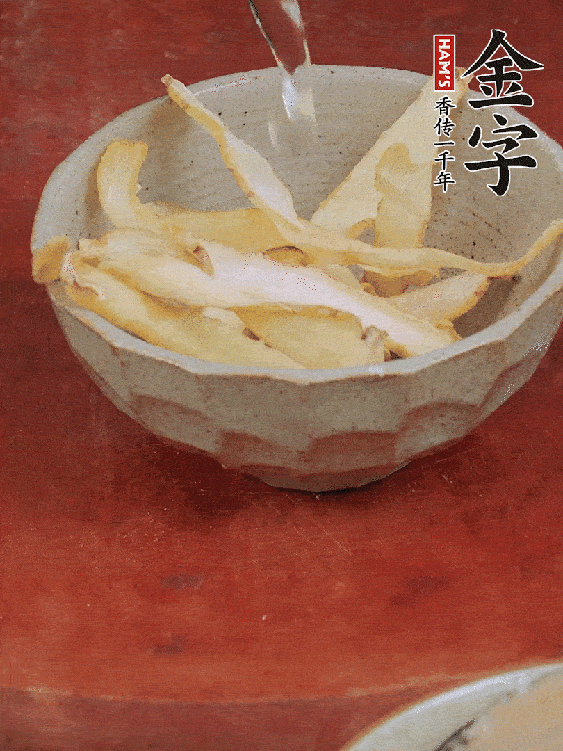 玉竹、花菇分別清水泡發(fā)。