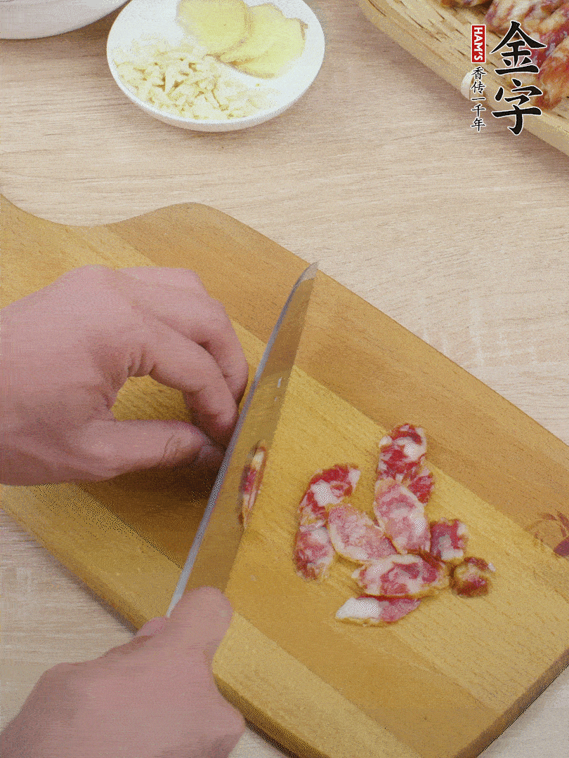 金字土香腸切片。