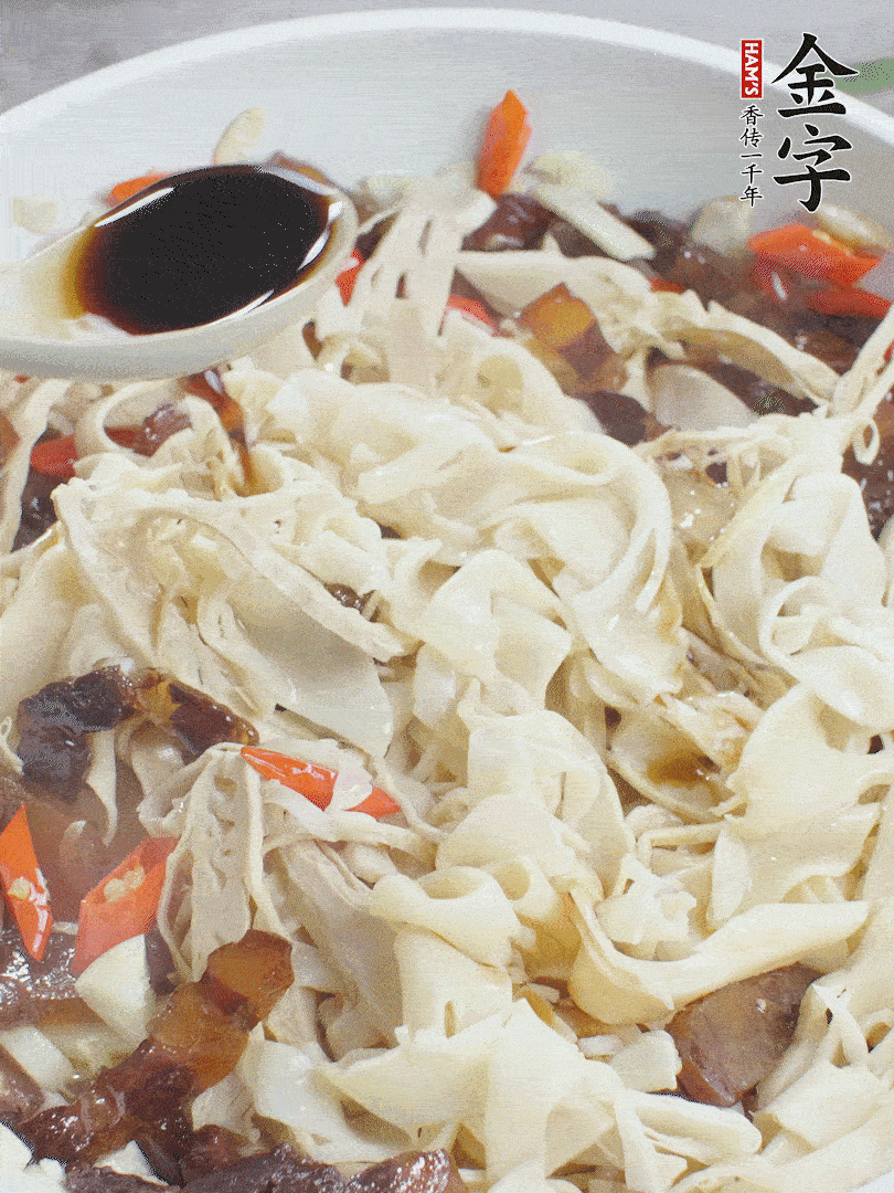 下糯米筍，淋一點生抽、蠔油調(diào)味。