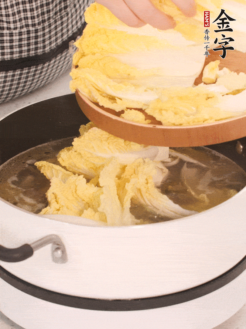 放入娃娃菜、金針菇再燉煮5分鐘。