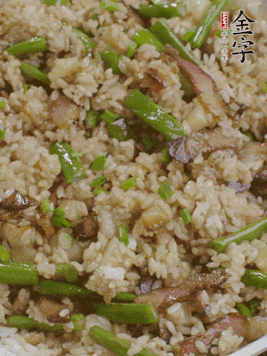 淋一點(diǎn)生抽、蠔油，撒蔥花。