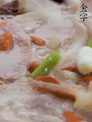 最后下枸杞、蒜白。