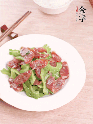 一小撮糖調(diào)味。