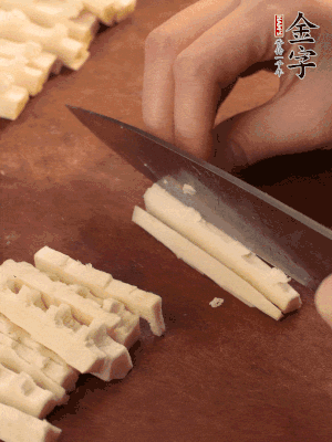 春筍、香菇分別切丁。