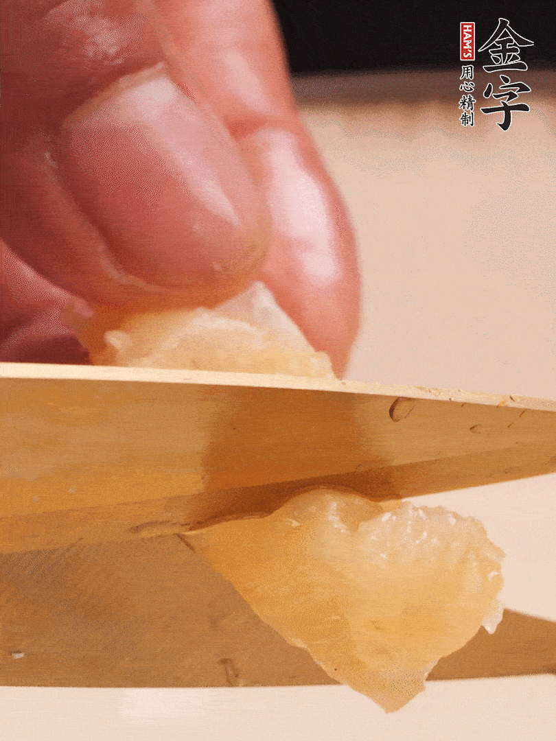 取出放入清水中，清洗表面，再剪成小段