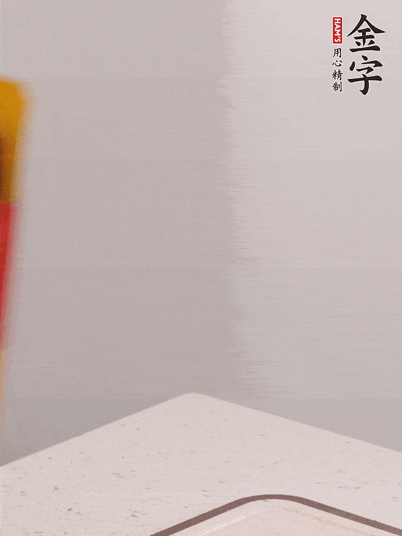 金字火腿切片，溫水浸泡5分鐘，將牛腩放鍋中，倒入比食材多2倍的清水，加姜焯水