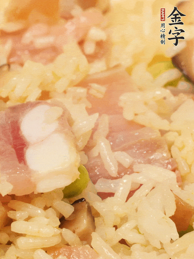 下米飯、蝦米繼續(xù)翻炒