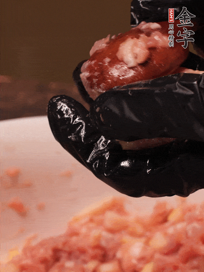 攪拌上勁，15g食用油，再攪拌一下，分成30g小圓球，冰凍1小時