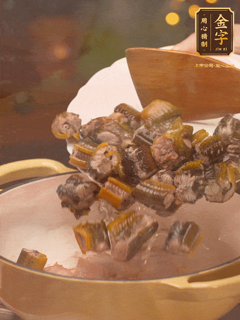 再加入黃鱔、春筍 炒出香味