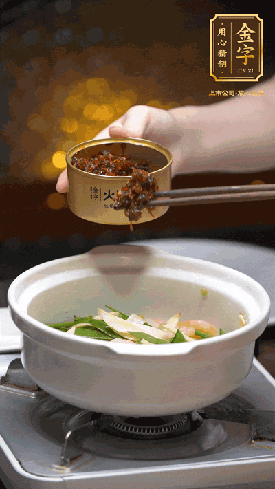 蝦仁、XO醬，猛火翻炒均勻