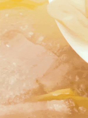 金字咸肉、火腿、春筍 通通放入鍋中小煮30分鐘