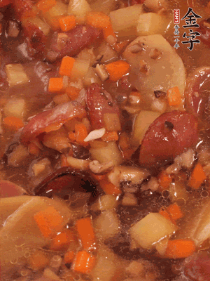 加大半碗水，沒(méi)過(guò)大部分食材