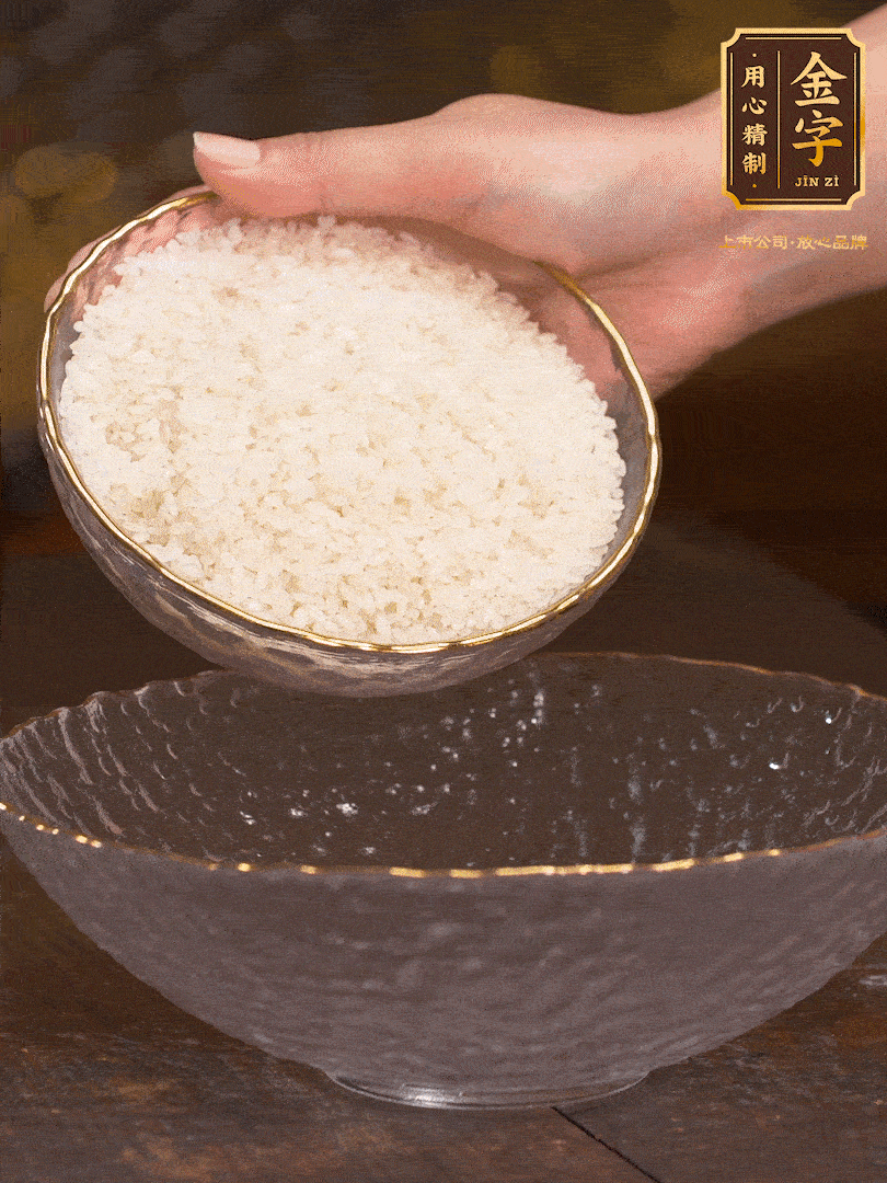 大米洗凈，浸泡1小時