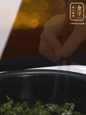 煮飯鍵開煮，根據(jù)個(gè)人口味加鹽