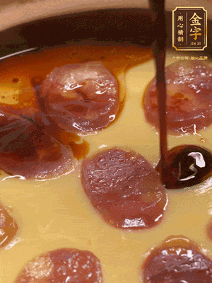 再撒上蔥花，生抽，芝麻油