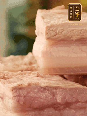 改刀切成立方塊，棉繩綁緊