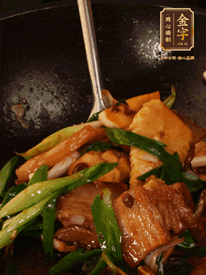 肉香、筍香相互融，醬香入味，脆嫩鮮美