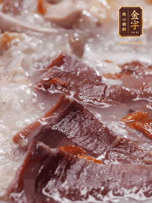 最后撒入枸杞，開(kāi)吃