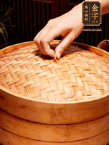 麻辣香腸蒸10分鐘，切成片，蒜苗切斜段，姜蒜干辣椒小米椒切碎