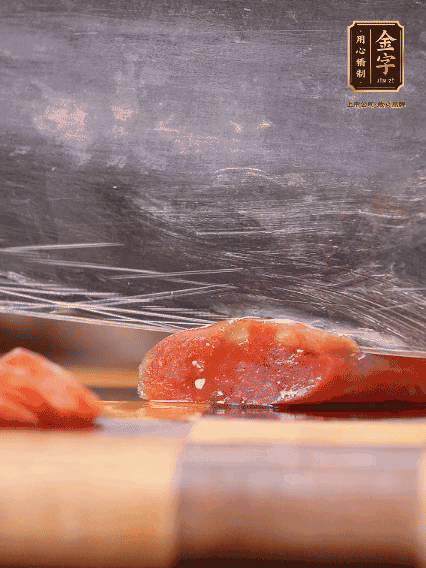 臘腸蒸熟，切片備用