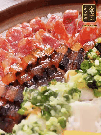 淋上蔥姜醬和少許醬油，攪拌均勻