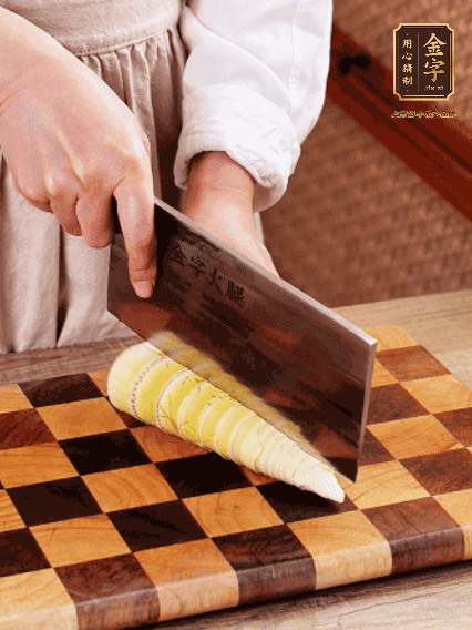 春筍切片，焯水1分鐘