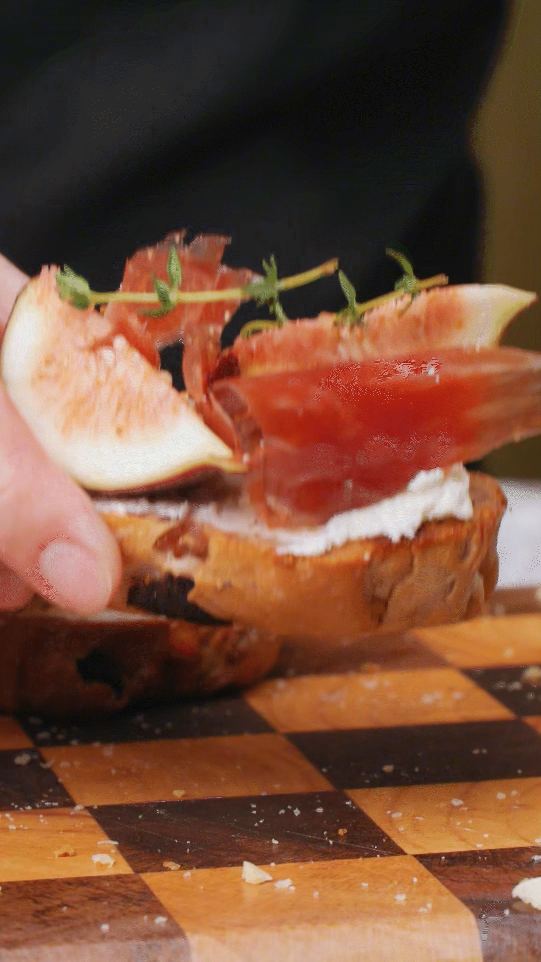 歐包切片，烤箱180°復(fù)烤10分鐘
