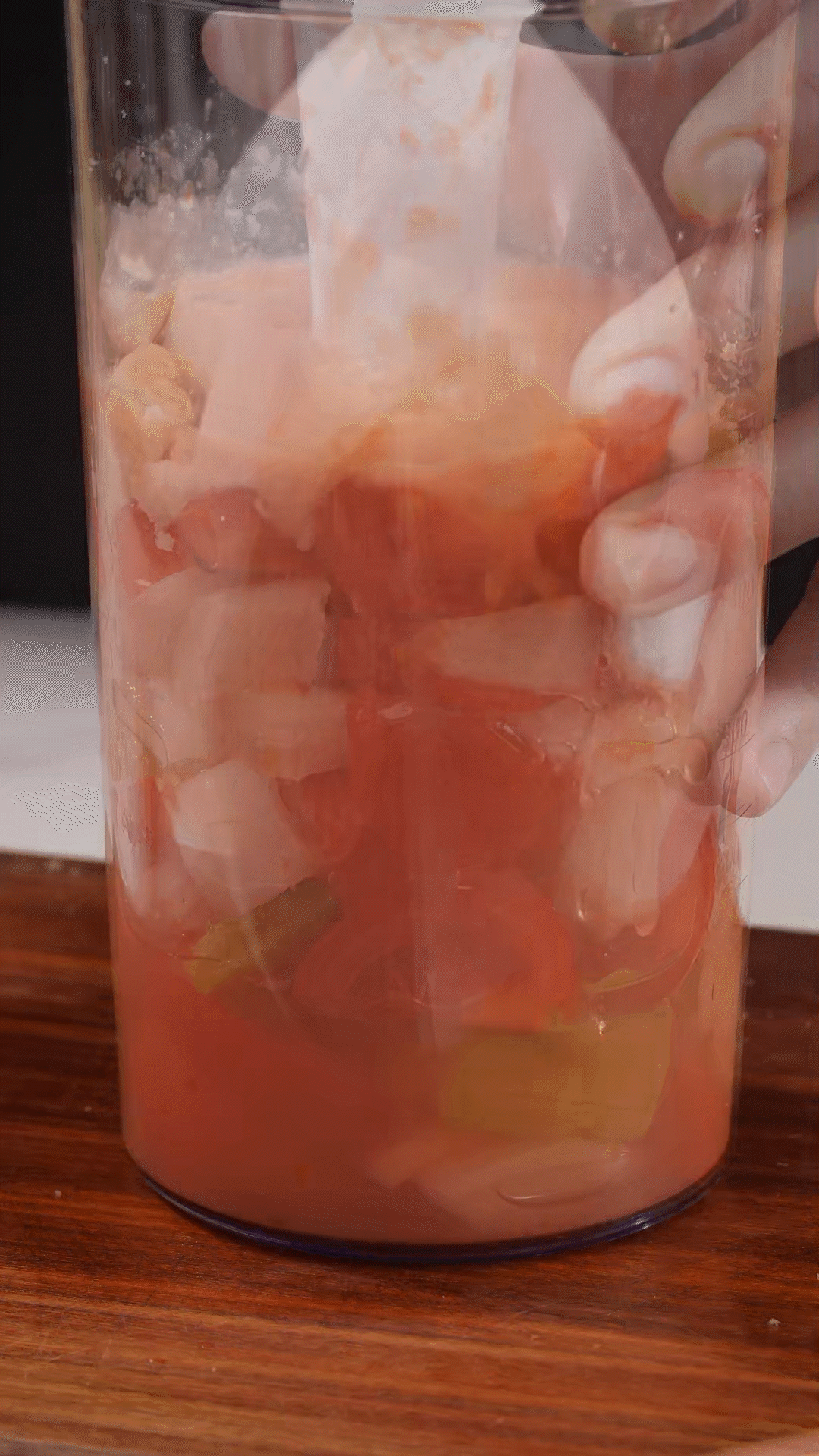 加入水、橄欖油、蘋果醋