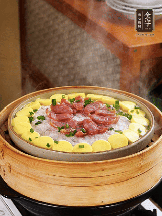 最后蔥花點(diǎn)綴。